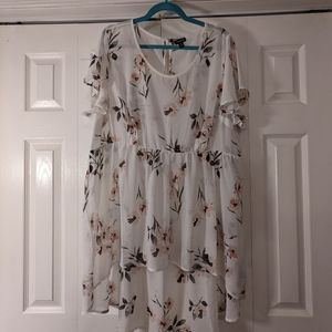 Torrid flowy top 3